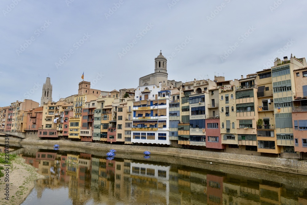 girona ジローナ　オニャル川の住宅群