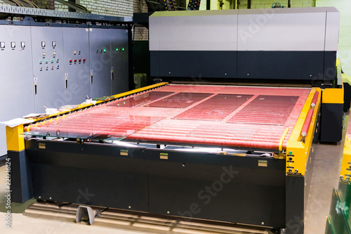 Obraz na plátně Conveyor belt for production a window pane