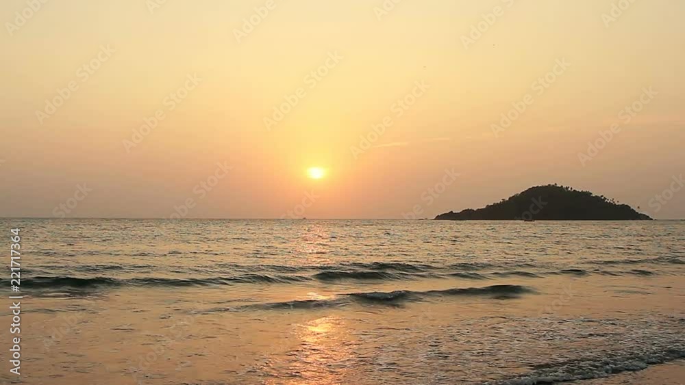 Perfect Sunset on the Beach Perfect Sunset on the Beach