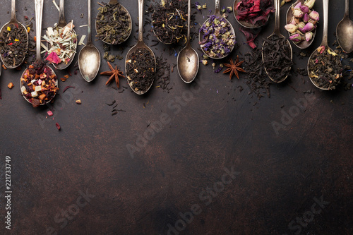Various tea in spoons. Black, green and red tea