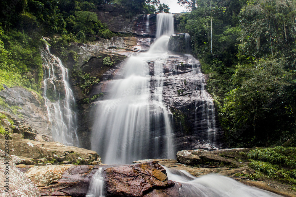 Fototapeta premium bride veil waterfall rio de janeiro