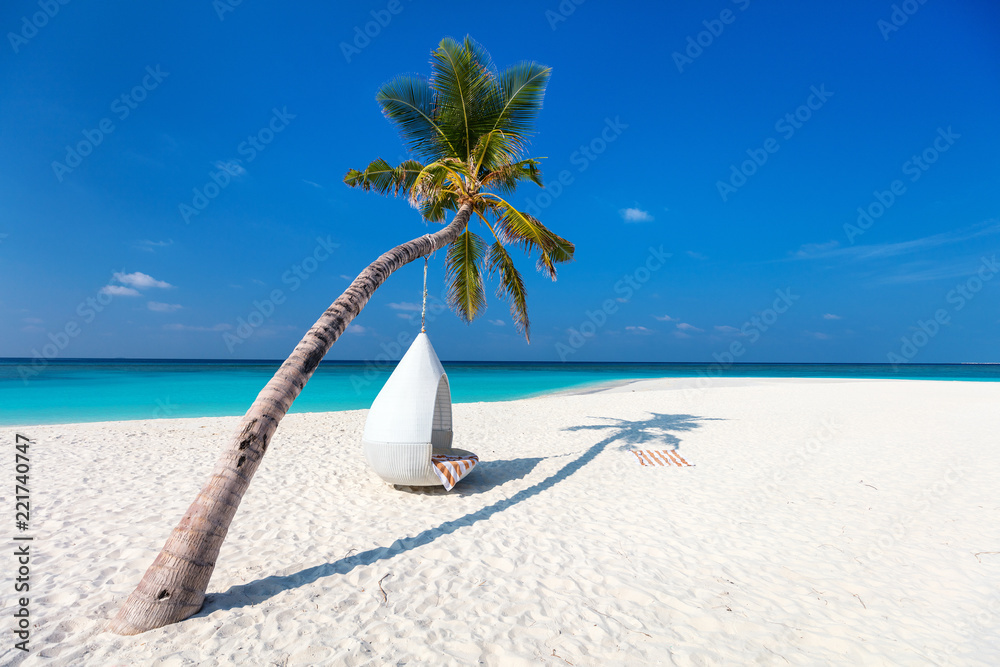 Beautiful tropical beach in Maldives - obrazy, fototapety, plakaty 
