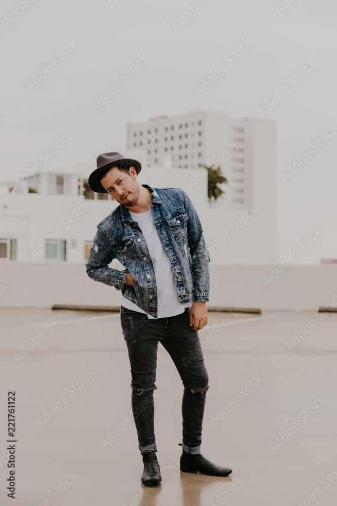 Discover 167+ poses with denim jacket latest