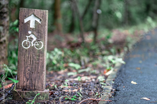 Signs, bicycling trails on the street, one observation point or traffic sign to show the extent and travel precautions.
