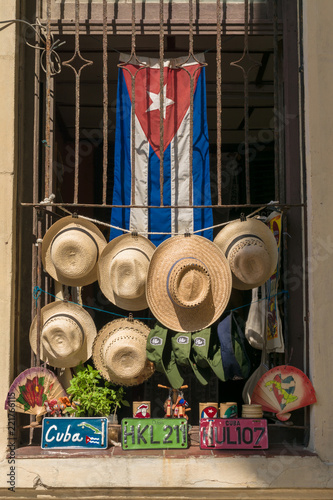 Photography La bandera, los sombreros y otros recuerdos cubanos en la ventana