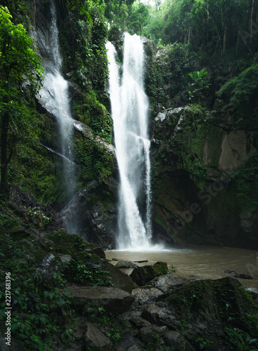 Wodospad Wodospad w przyrodzie podróży mok fah wodospad