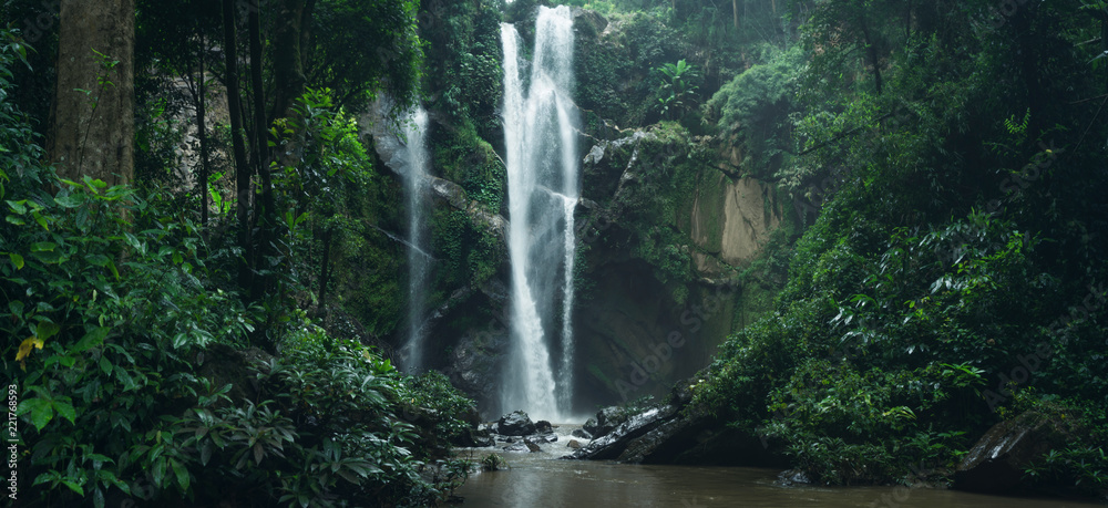 Fototapeta Wodospad Wodospad w przyrodzie podróży mok fah wodospad
