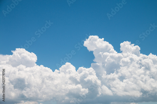 Fototapeta Naklejka Na Ścianę i Meble -  White clouds and blue sky
