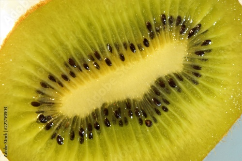 Useful delicacy kiwi berry is eaten fresh. Ripe flesh is green or yellow.  applied for the preparation of marinades, sauces, jelly, jam, liqueurs, wine. Filling for cakes and pies.