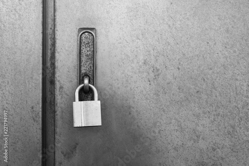 Obraz na plátne padlock on metal cabinet