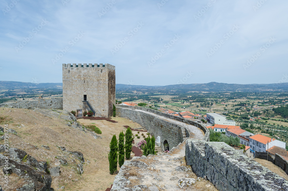 En la muralla del castillo de Celorico da Beira. Portugal.