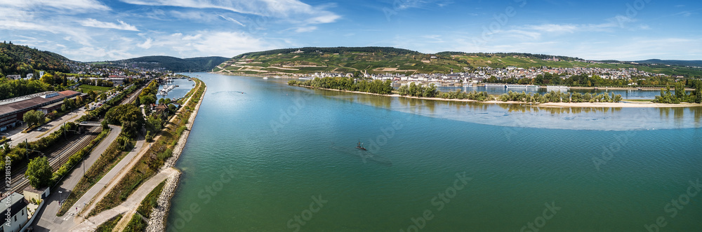 U-Boot im Rhein bei Bingen U-Boot im Rhein bei Bingen