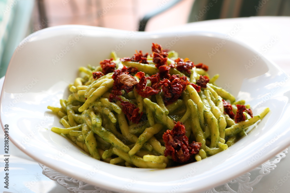 Perfect Italian spinach pasta with sun-dries tomatoes. 