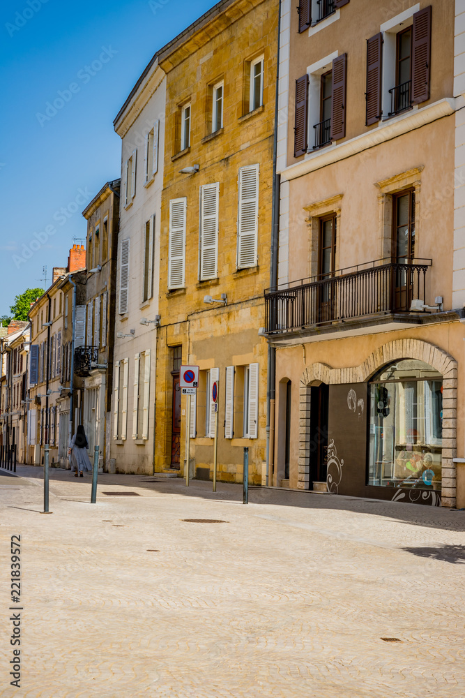 Dans les rues de Paray-le-Monial en Saône et Loire