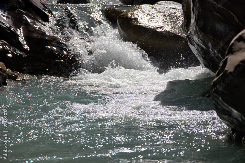 Reissendes Wasser