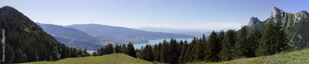 Lac d'Annecy depuis le Col de l'Aulp, Haute-Savoie, France