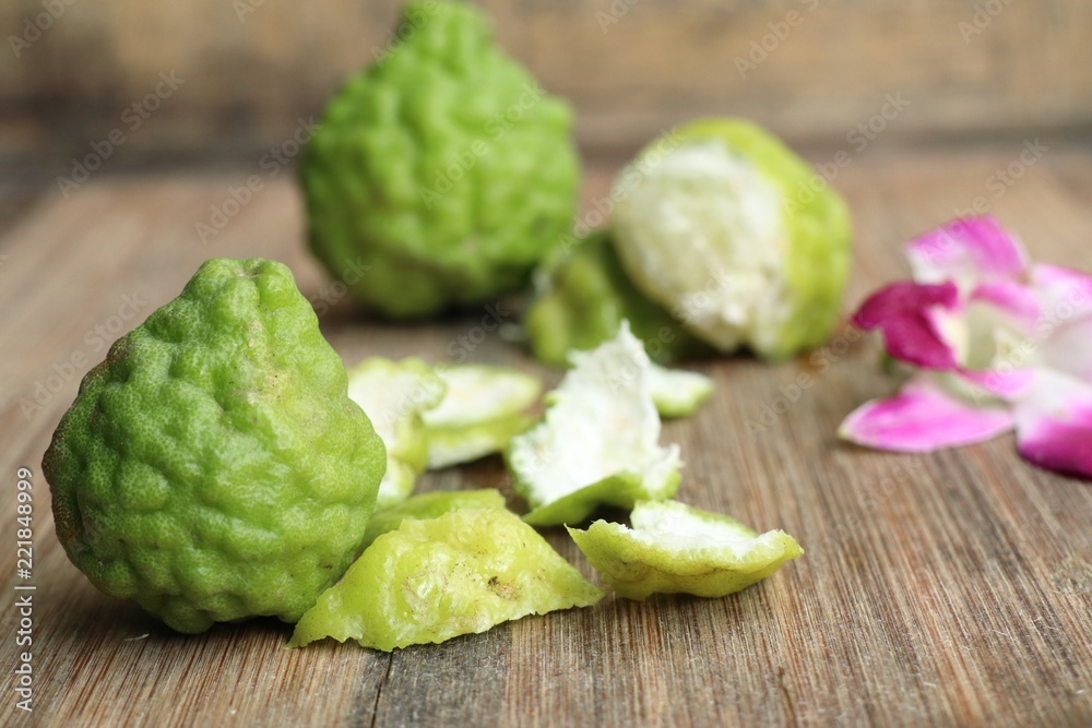 Fototapeta premium kaffir lime and lemon