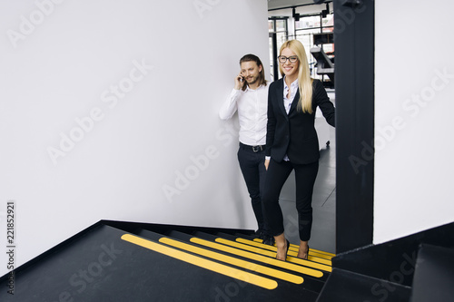 Young business couple on th...