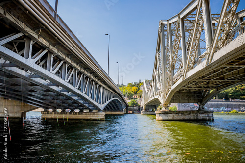 Le Pont ferrovière et le pont autoroutier de la Mulatière