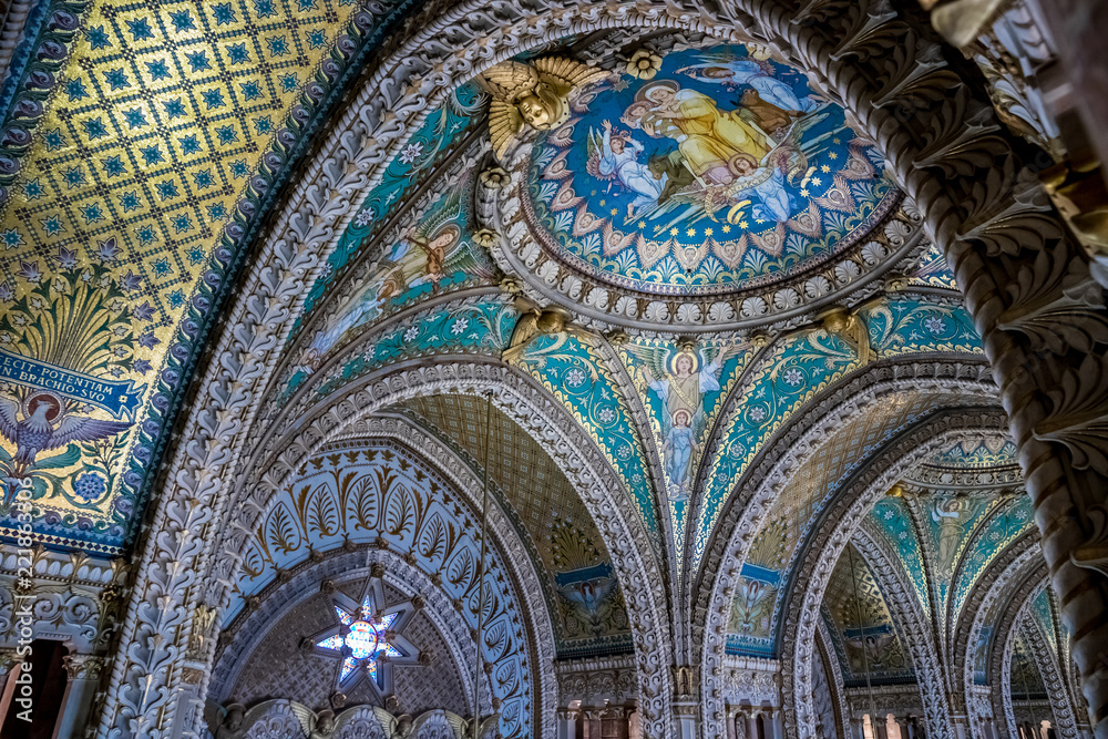 Intérieur de la Basilique Notre-Dame-de-Fourvière à Lyon