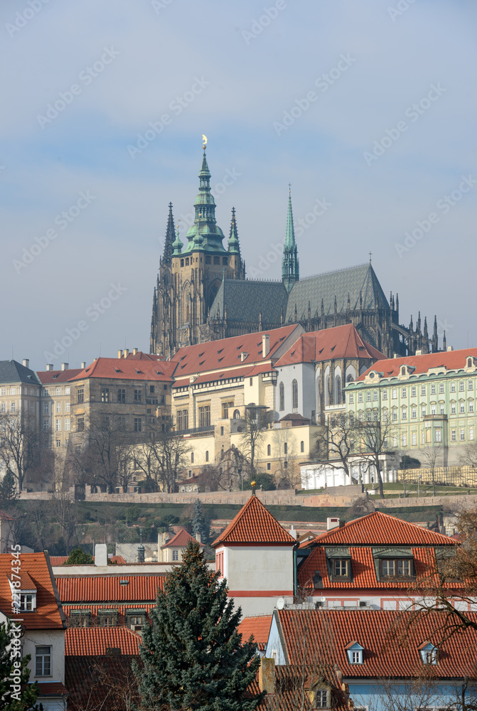 Obraz premium Famous view from Manes Bridge toward Prague Castle.