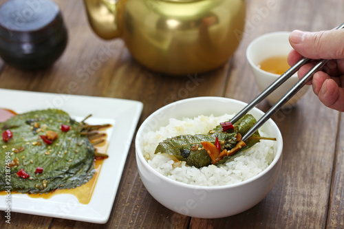 pickled perilla leaves over rice, korean food, kkaennip jangajji