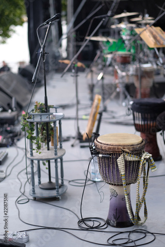 Djembe, a drum from West Africa, on stage with amplifying equipment before the concert © Anna Jurkovska