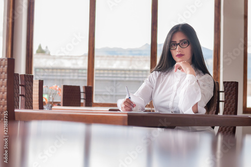 Mujer empresaria exitosa latina, Ecuador photo