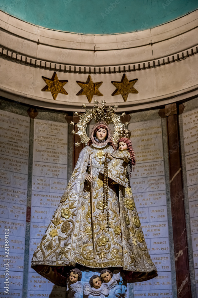 Obraz premium Intérieur de la Basilique Notre-Dame-de-Fourvière à Lyon