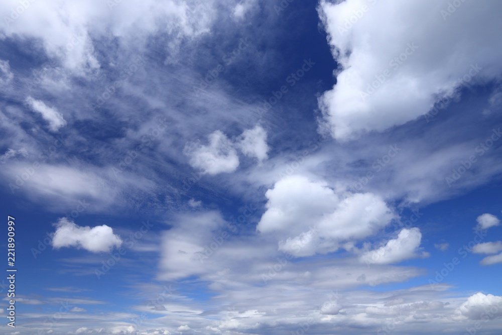 Fototapeta premium White fluffy clouds