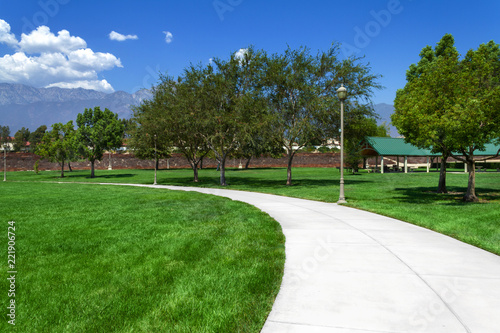 Fototapeta Naklejka Na Ścianę i Meble -  Suburan park with sidewalk in Rancho Cucamonga, California