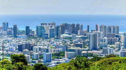 Waikiki Beach and Honolulu © Jaroslaw