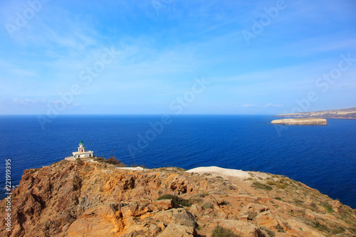 サントリーニ島-アクロティリ灯台の景色- © nomnom