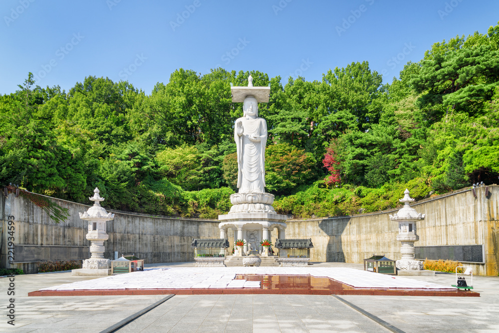 Fototapeta premium Buddha statue at Bongeunsa Temple in Seoul, South Korea
