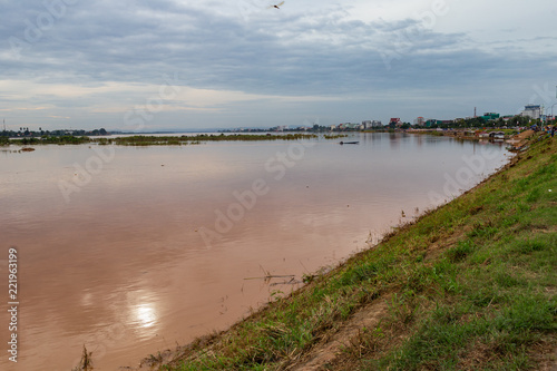 Tramonto sul Mekong - vientiane - Laos photo