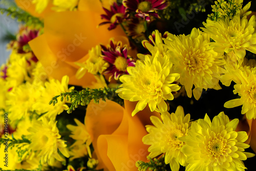 Flower arrangement with chrysanthemum