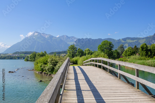 Obraz na płótnie Holzbrücke am Thunersee w salonie