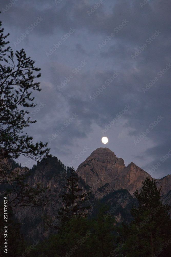 Vollmond in den Bergen