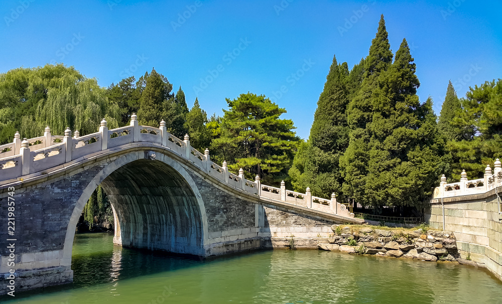 Fototapeta premium Bridge in Chinese park, Beijing city