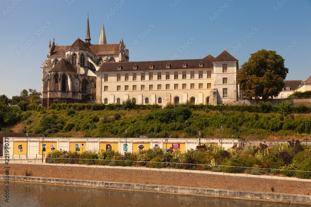 Auxerre, abbaye saint-germain, balade de le long de l'yonne