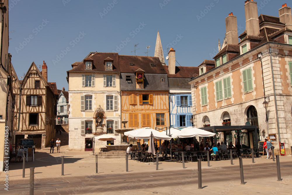 Auxerre, Bourgogne, Maison à colombages le long du quai de l'Yonne