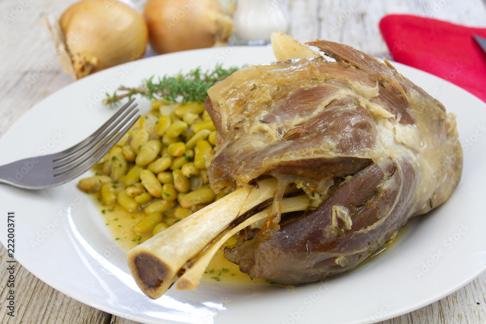 souris d'agneau et flageolets Stock Photo | Adobe Stock