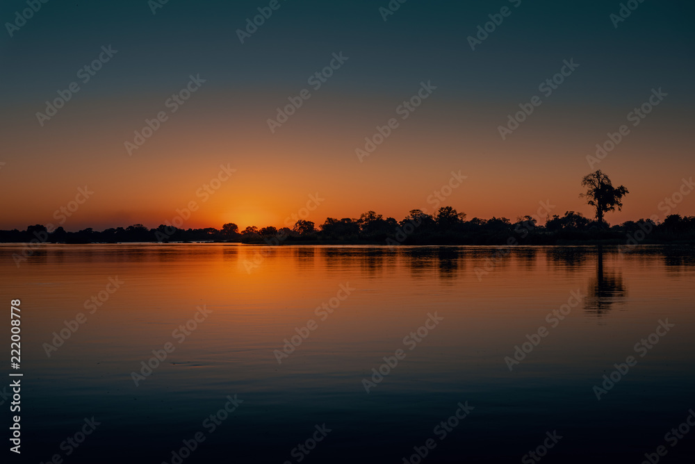 Sonnenuntergang am Okavango Fluss, Namibia