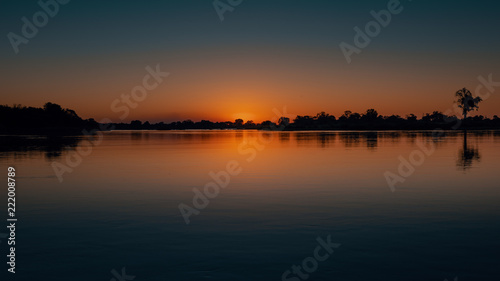 Sonnenuntergang am Okavango Fluss, Namibia