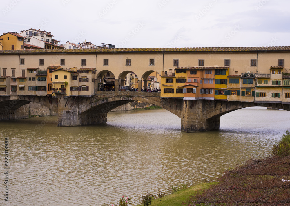 image of a glimpse of the famous Ponte Vecchio in Florence