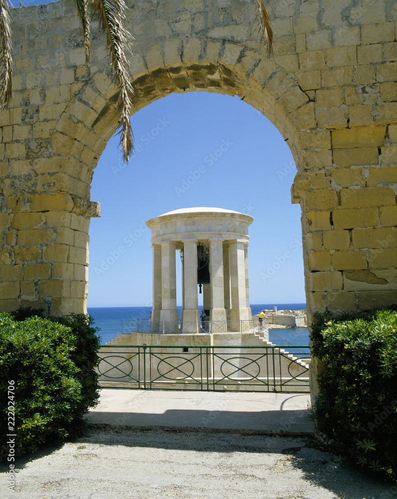 Fotografie The Siege Bell,Valletta, Malta