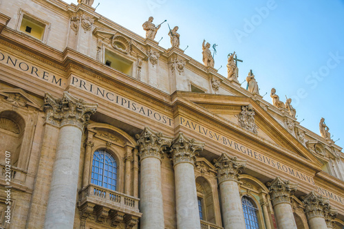 Closeup view on the details of the St Peters Square in Rome, Italy on a sunny day. © Spectral-Design