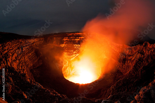 Lava im Vulkan Krater des Masaya Vulkans in Nicaragua photo