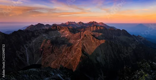 Obraz Seria Sunset / Sunrise ze szczytu spektakularnej góry o nazwie Krivan w Tatrach Wysokich na Słowacji.
