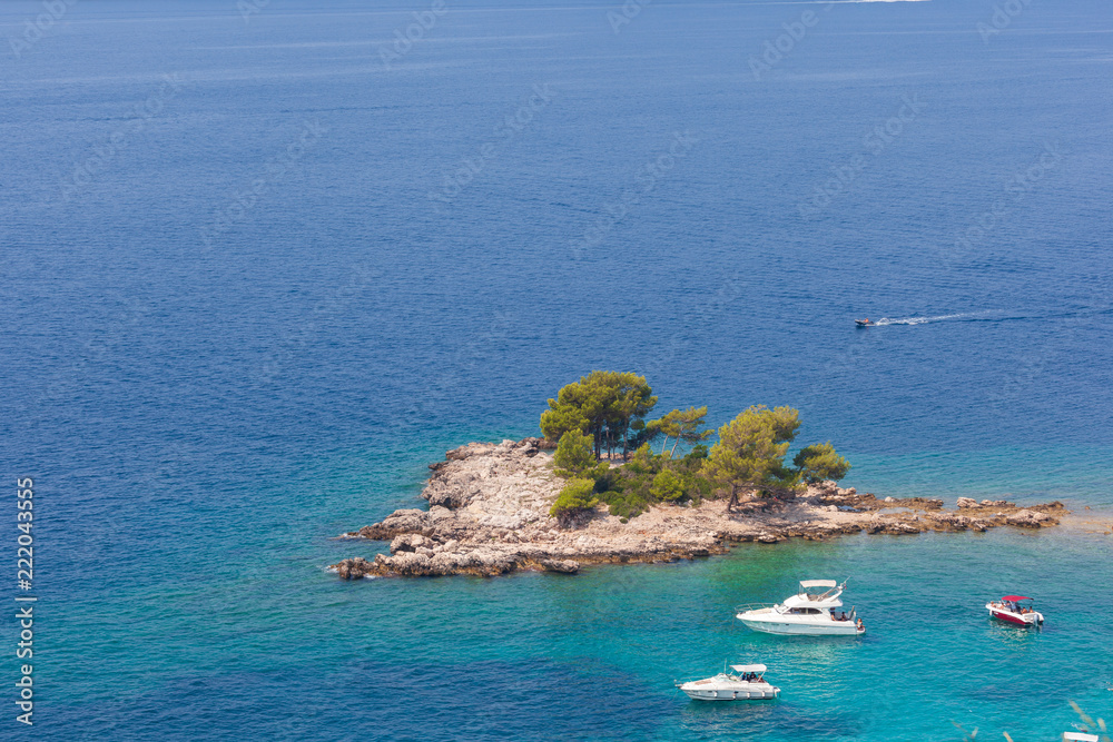 Vue d'une île en Croatie